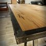 industrialny blat w ramie metalowej
